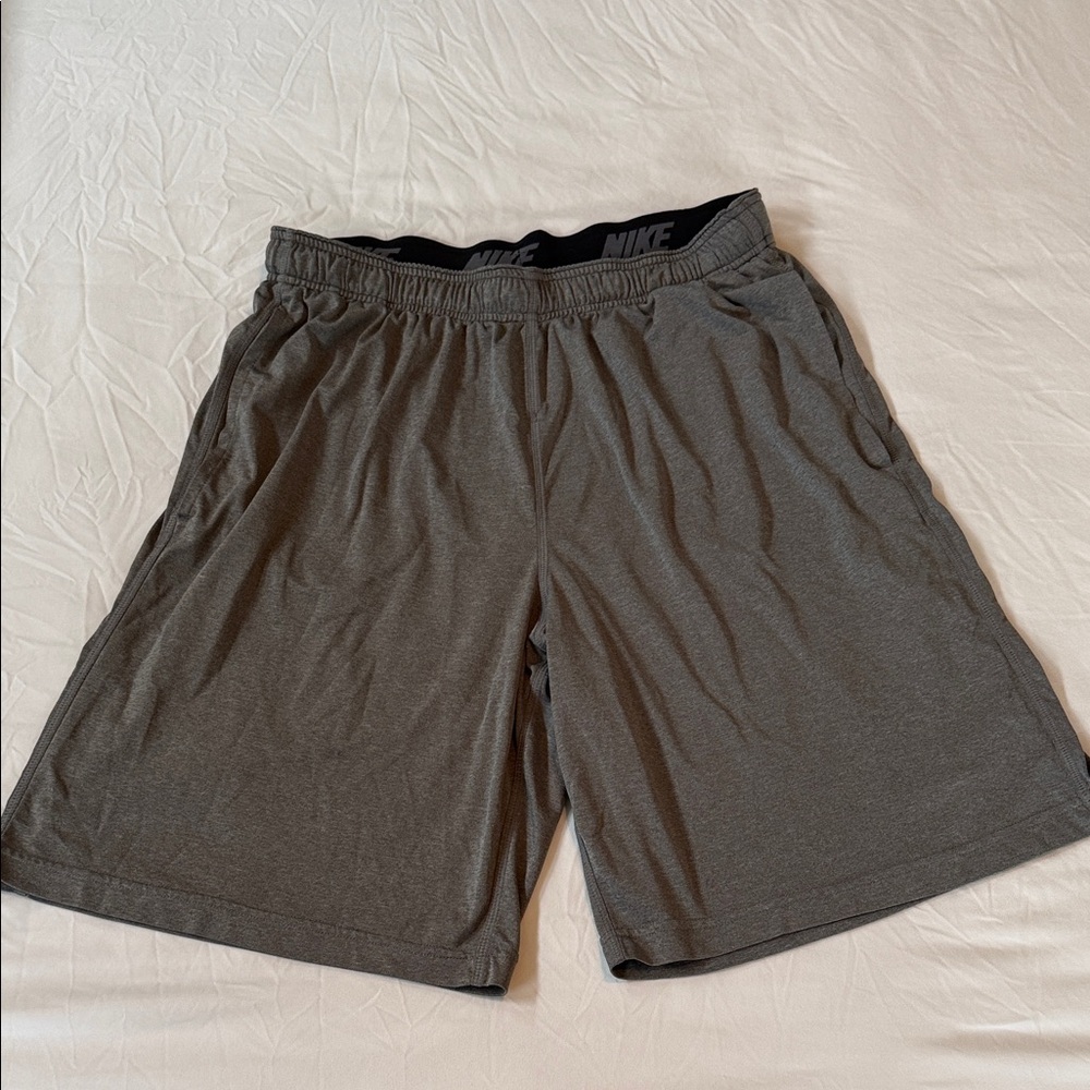 Nike Men's Gray Athletic Shorts size XL